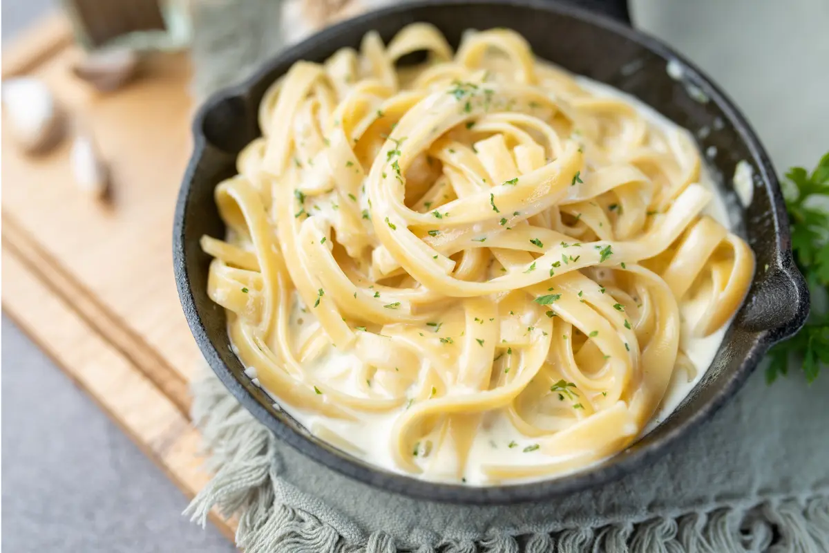 Chicken Broccoli Fettuccine Alfredo: Quick Recipe Guide