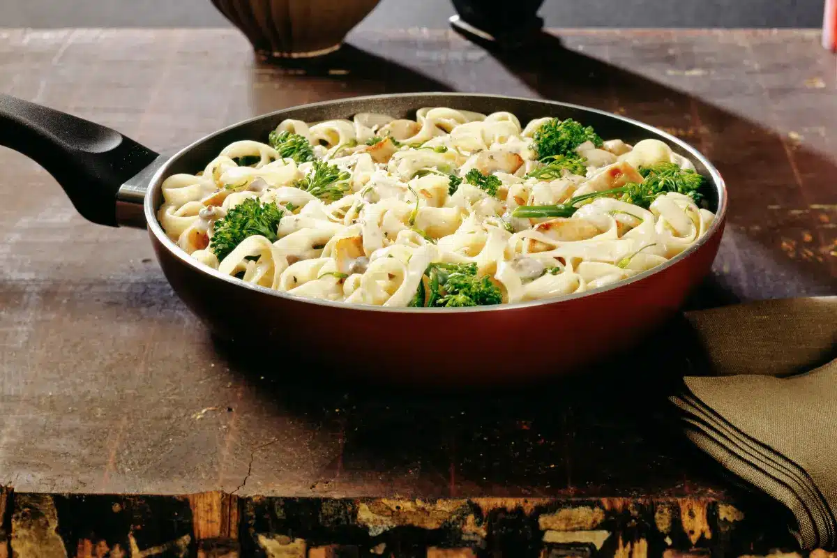Easy Broccoli Alfredo Pasta: Nutritious & Delicious