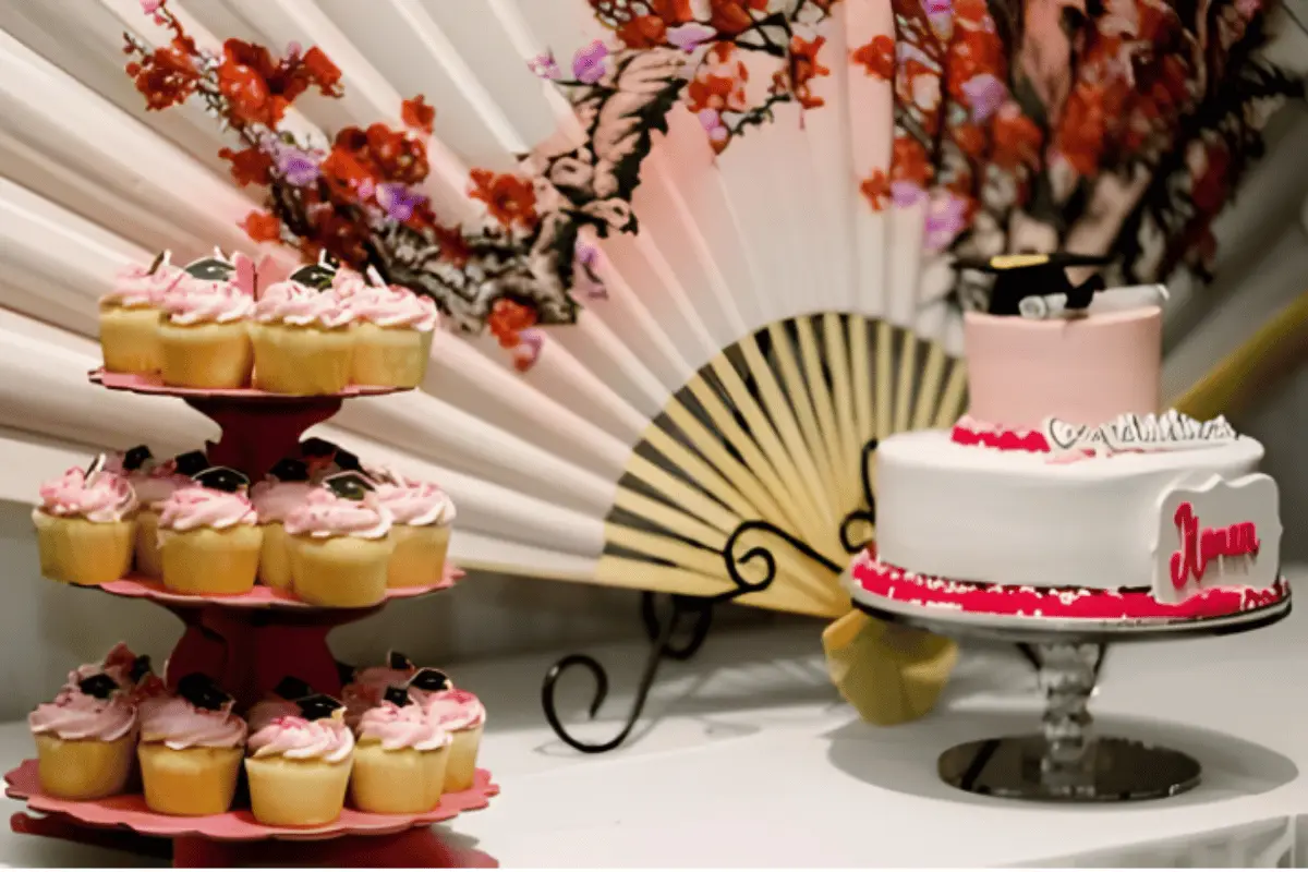 What is the meaning of graduation cake?