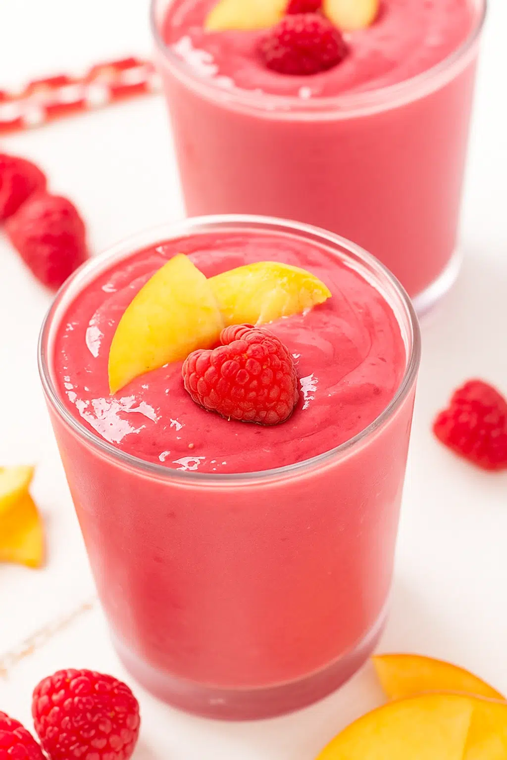 Raspberry Peach Smoothie – A Refreshing &amp; Easy Summer Treat