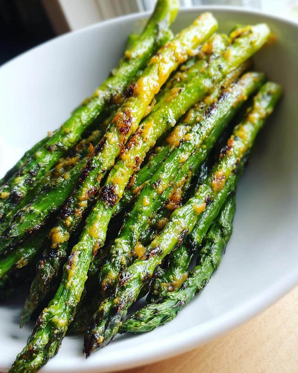 Air fryer asparagus with parmesan crust - detail 2