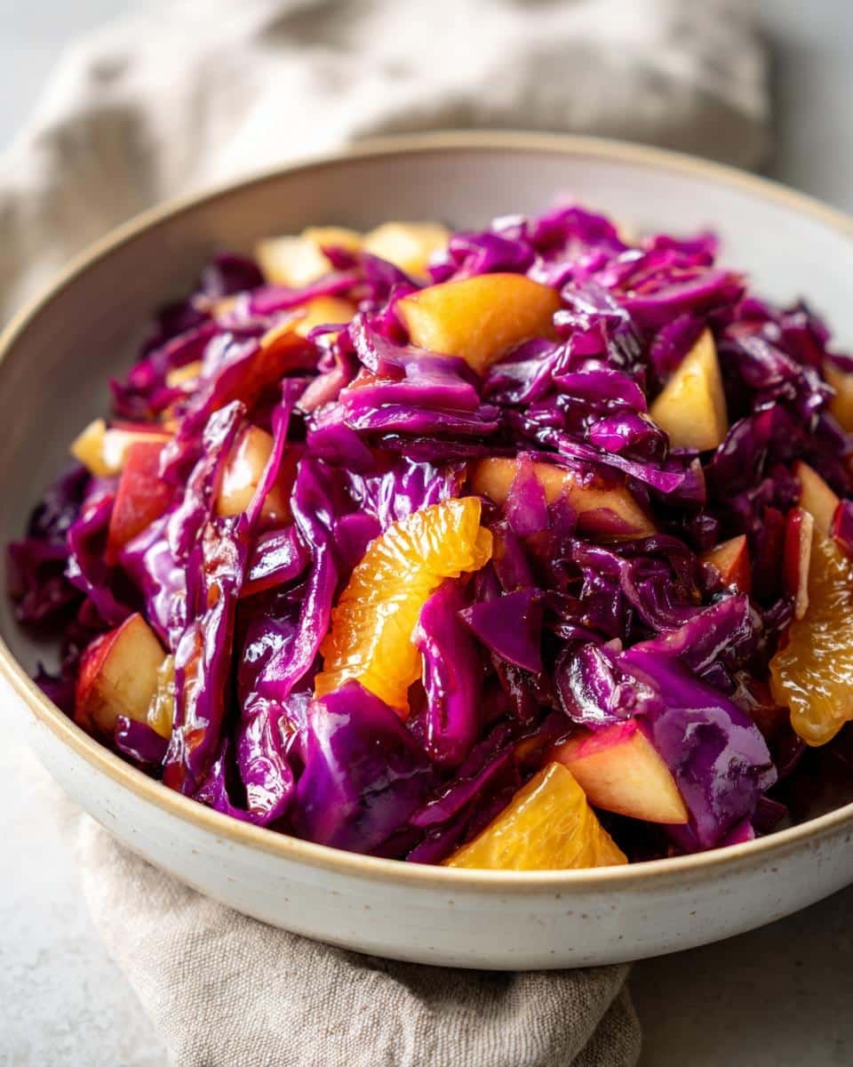 Red cabbage with apples and balsamic - detail 1