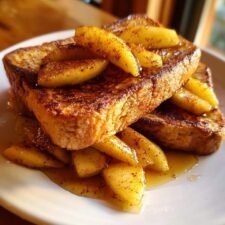 10-Minute Cinnamon Apple Toast That’ll Wow Your Mornings