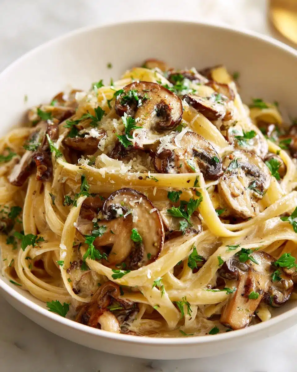 25-Minute Creamy Mushroom Alfredo Pasta You’ll Crave